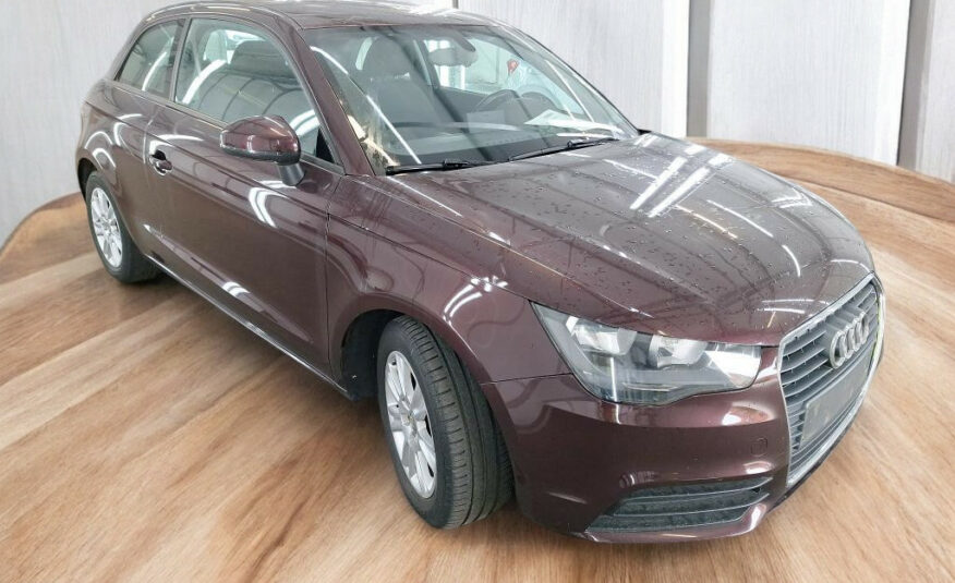 AUDI A1 1.6 TDI 105 Attraction