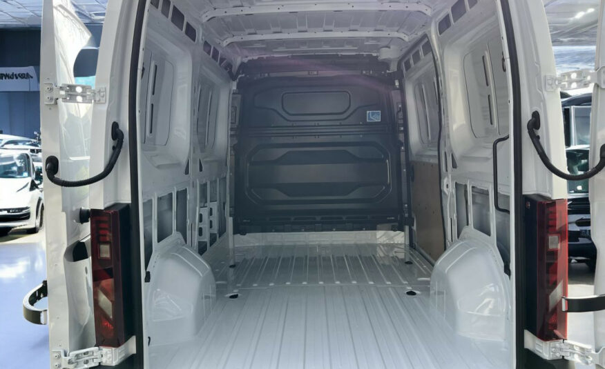 RENAULT MASTER CHASSIS CABINE Master (Nouveau) 3t5 L2H2 Blue dCi 150 Red Edition BVM 3pl + Attelage + Portes270 + Radar Av/Ar + Ca