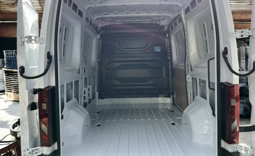 RENAULT MASTER CHASSIS CABINE Master (Nouveau) 3t5 L2H2 Blue dCi 150 Red Edition BVM 3pl + Attelage + Portes270 + Radar Av/Ar + Ca