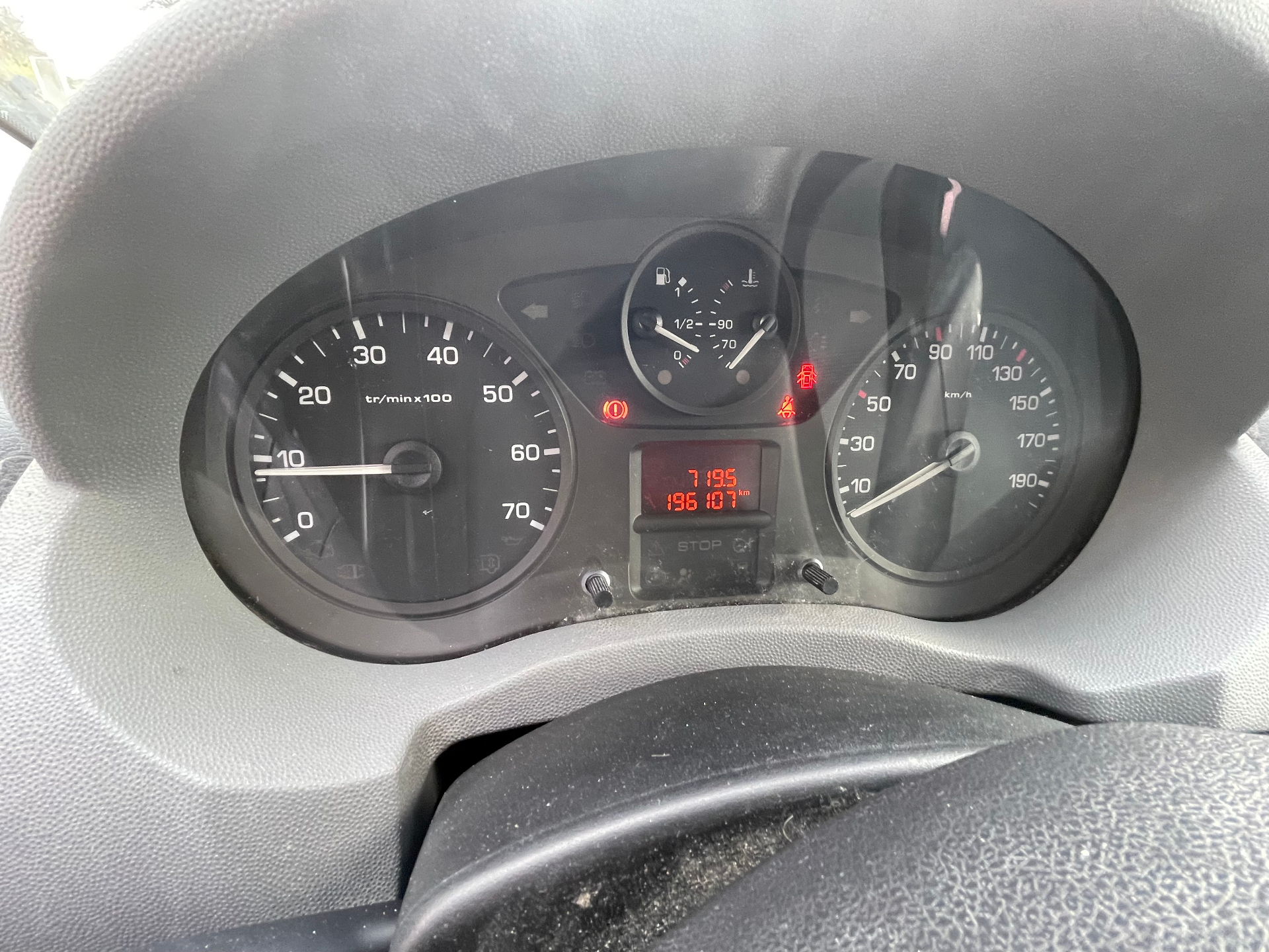 CITROEN JUMPY FOURGON FGN TOLE 1200 L1H1 1.6 HDI – 90 CONFORT