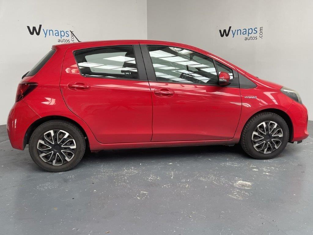 TOYOTA YARIS HYBRIDE 100h Dynamic