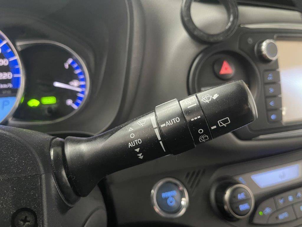 TOYOTA YARIS HYBRIDE 100h Dynamic