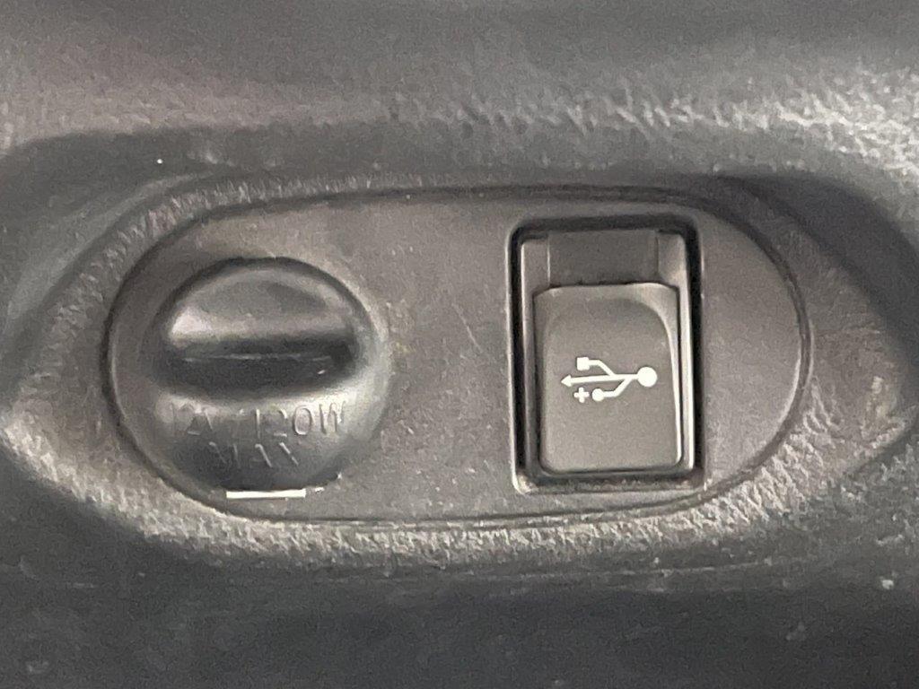 TOYOTA YARIS HYBRIDE 100h Dynamic